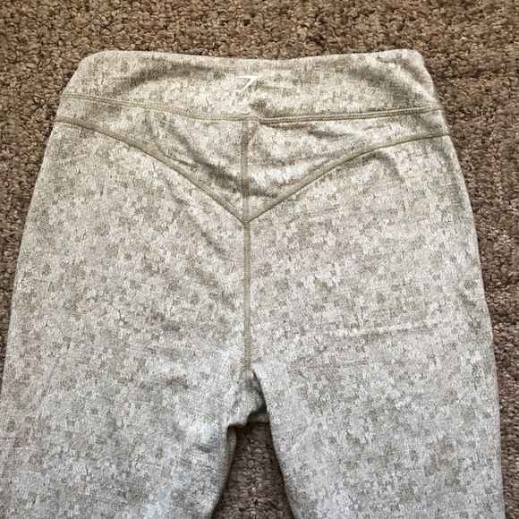Gymshark Fleur Texture Khaki Marl Leggings - Picture 8 of 14
